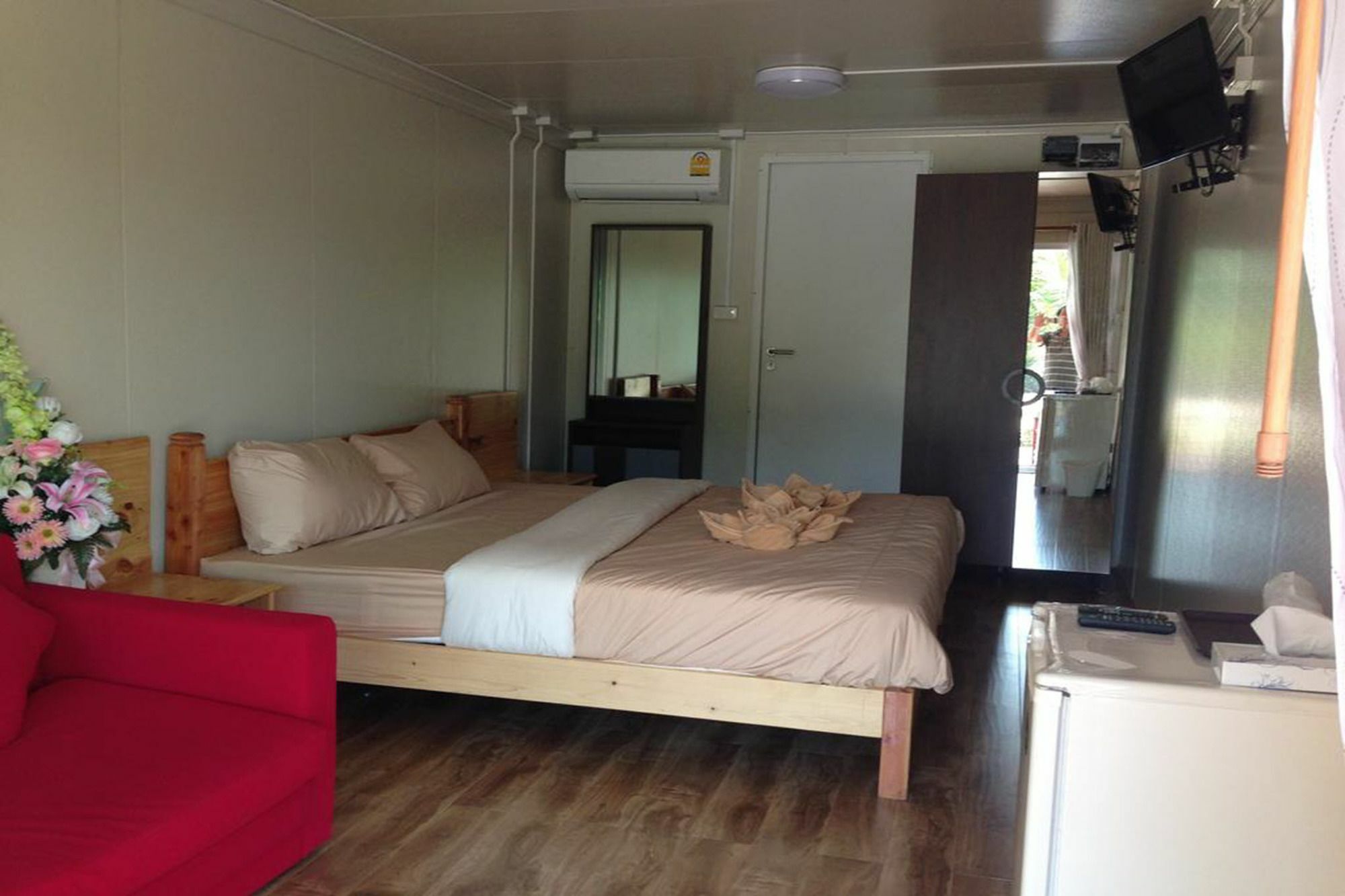Hotel Check In And Chill Out Ban Laem Sok Exterior foto