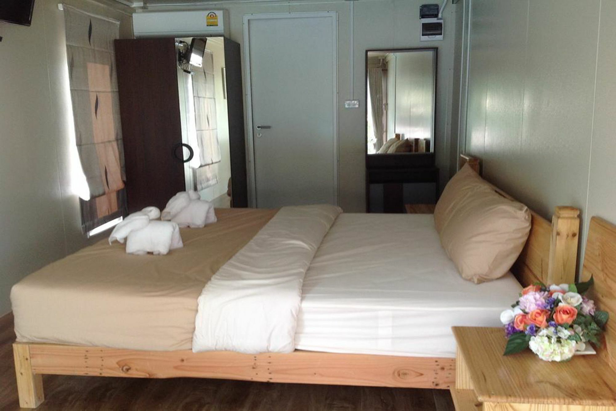 Hotel Check In And Chill Out Ban Laem Sok Exterior foto