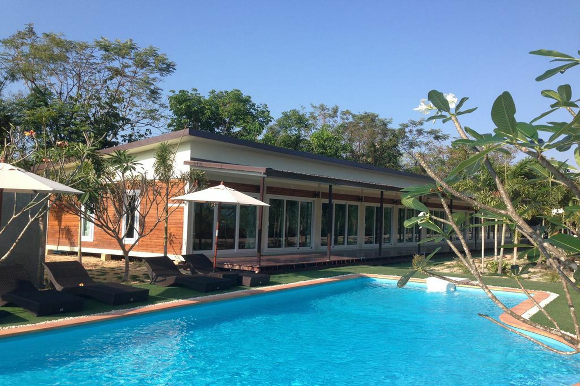 Hotel Check In And Chill Out Ban Laem Sok Exterior foto