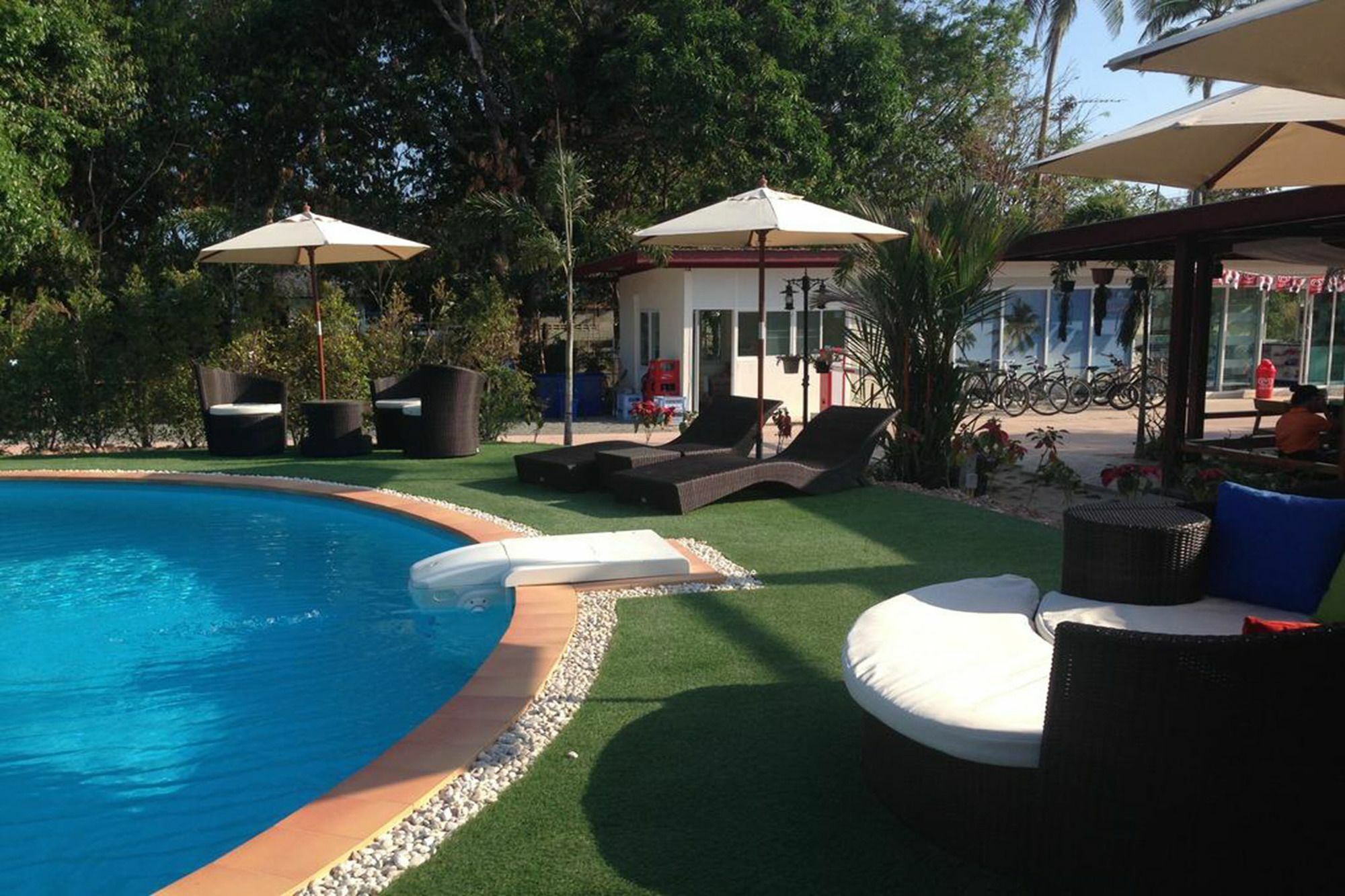 Hotel Check In And Chill Out Ban Laem Sok Exterior foto